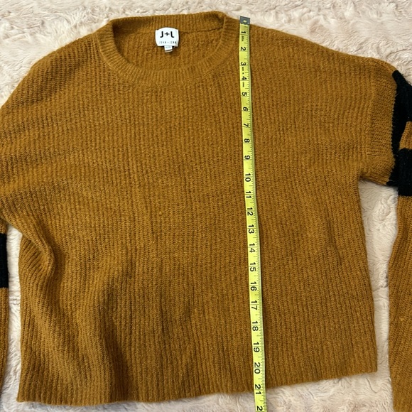 J+L size xs sweater • John + Jenn - Picture 4 of 9